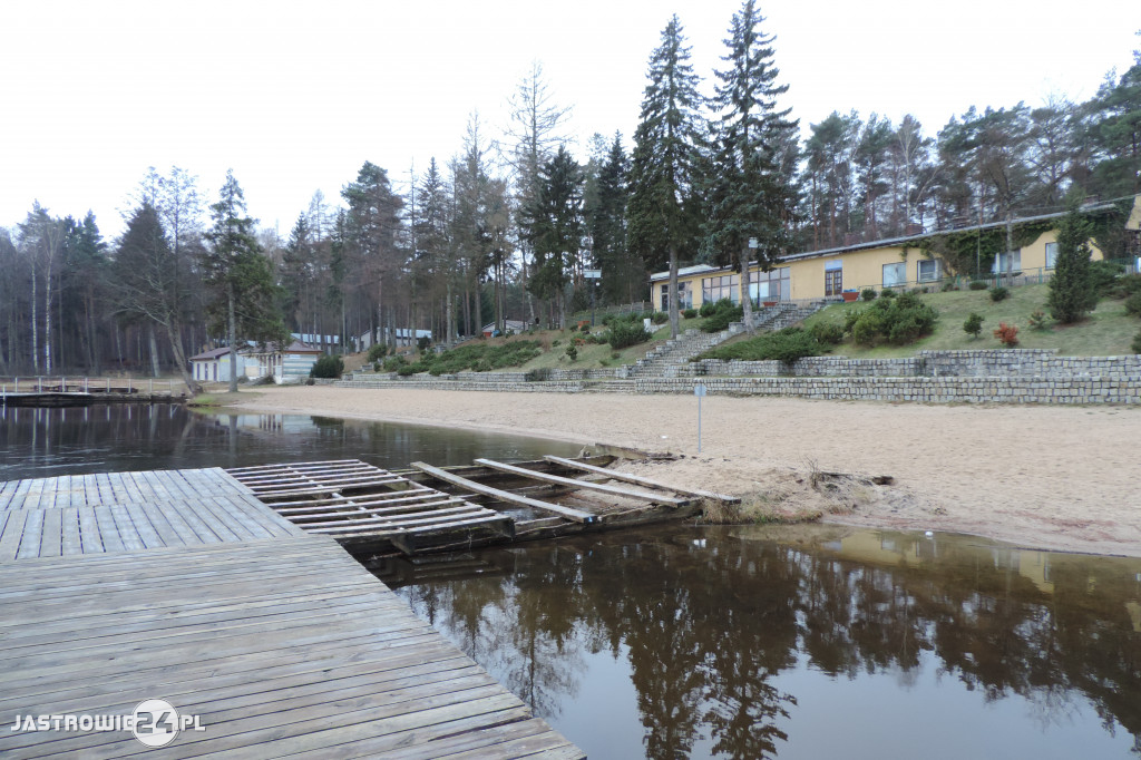 Plaża miejska i pomosty, które mogą nie dotrwać do sezonu 2019