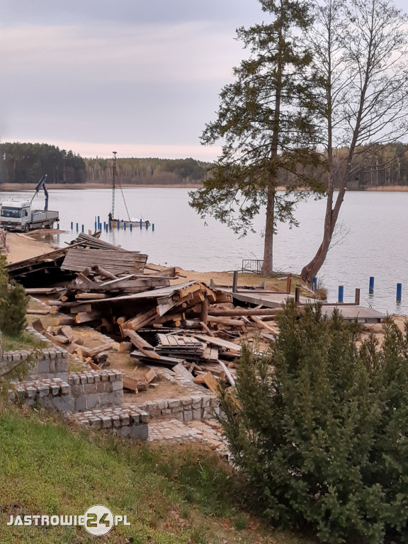 Prace na plaży idą powoli do przodu