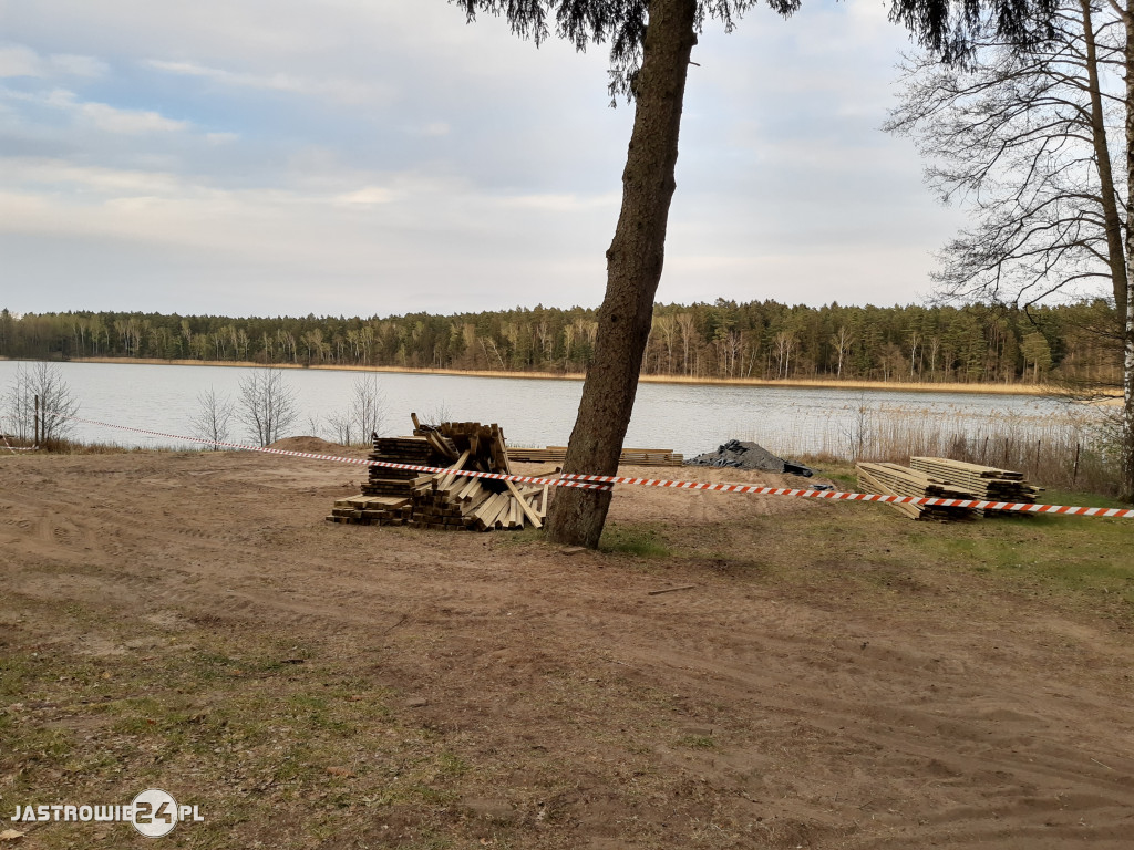 Prace na plaży idą powoli do przodu