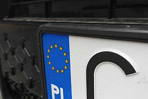 Rejestracja auta przez internet i koniec z przynoszeniem tablic. Rząd przyjął...-78958