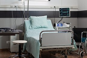 Lek wycofany z powodu zanieczyszczeń. W środku znaleziono fragmenty szkła-79590