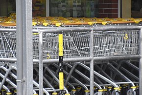 Czy 1 listopada zrobisz zakupy? Ten weekend zaskoczy wielu klientów-79612