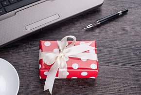 Świąteczna paczka może stać się problemem. Skarbówka patrzy z ukrycia-79743