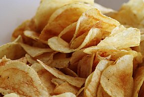 Podatek tłuszczowy uderzy w przekąski? Posłowie pokazują projekt-79798