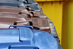 Fioletowe worki na odpady. Oto, co powinno tam trafiać-79917