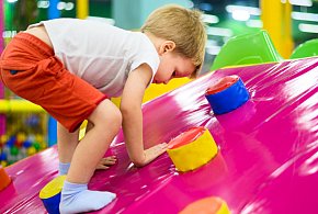 Zostawiasz dziecko w sali zabaw? Urząd wykrył poważne uchybienia-79942