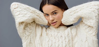 Elegancki sweter damski do pracy ? jak łączyć komfort z klasą-79516