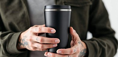 Kubki termiczne z logo, które podróżują razem z Twoim klientem-79592