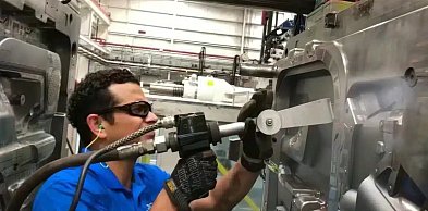 Dlaczego firmy coraz częściej inwestują w własne systemy produkcji suchego lodu