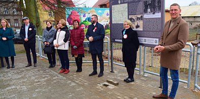 Sypniewo patrzy w przyszłość! Odnowiony plac wiejski i Kapsuła Czasu wmurowana-79700