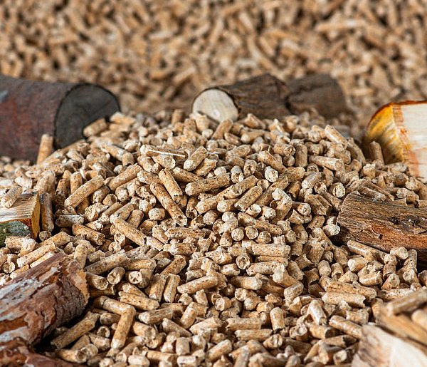 Drożeje popularny opał. Miliony Polaków dostaną po kieszeni tej zimy-79606