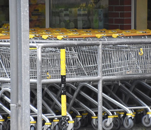 Czy 1 listopada zrobisz zakupy? Ten weekend zaskoczy wielu klientów-79612