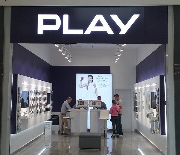 Potężna kara dla Play. Sieć ma zwrócić klientom pobrane środki-79799