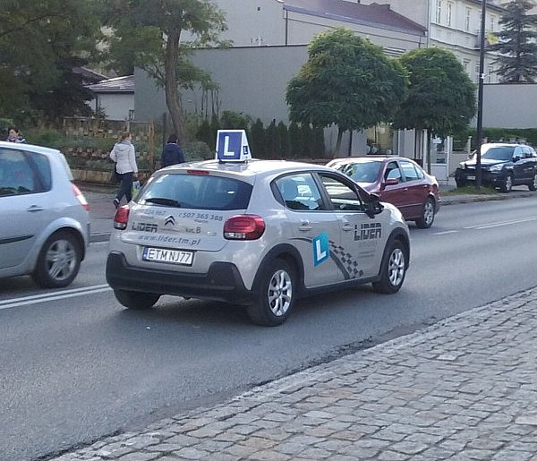 17-latkowie dostaną „prawko”. Nowe przepisy stawiają twarde warunki-79899