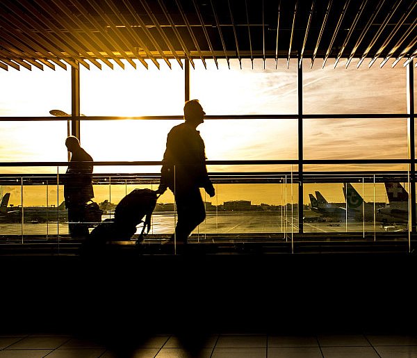 Rząd rozważa nowe zasady. Chodzi o powroty Polaków z zagranicy