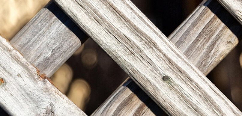 Ponadczasowe rzemiosło w budownictwie – dlaczego naturalne materiały wykończeniowe